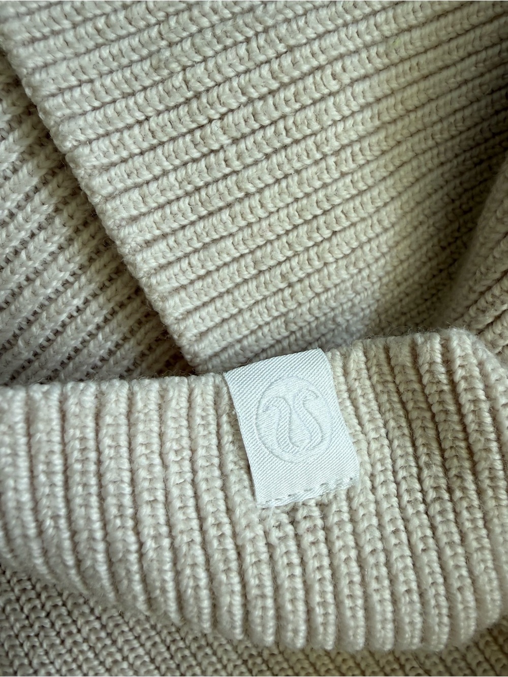 Lululemon-white Opal leggings and sweater - Picture 5 of 5